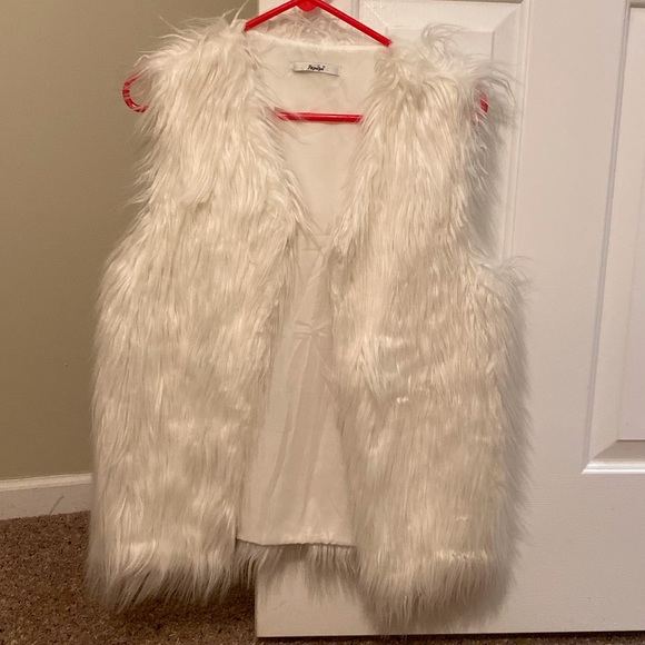 Papaya Jackets & Blazers - Papaya white faux fur vest